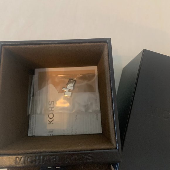 Michael Kors MK-5020 Ladies Chonograph Watch - Picture 3 of 4